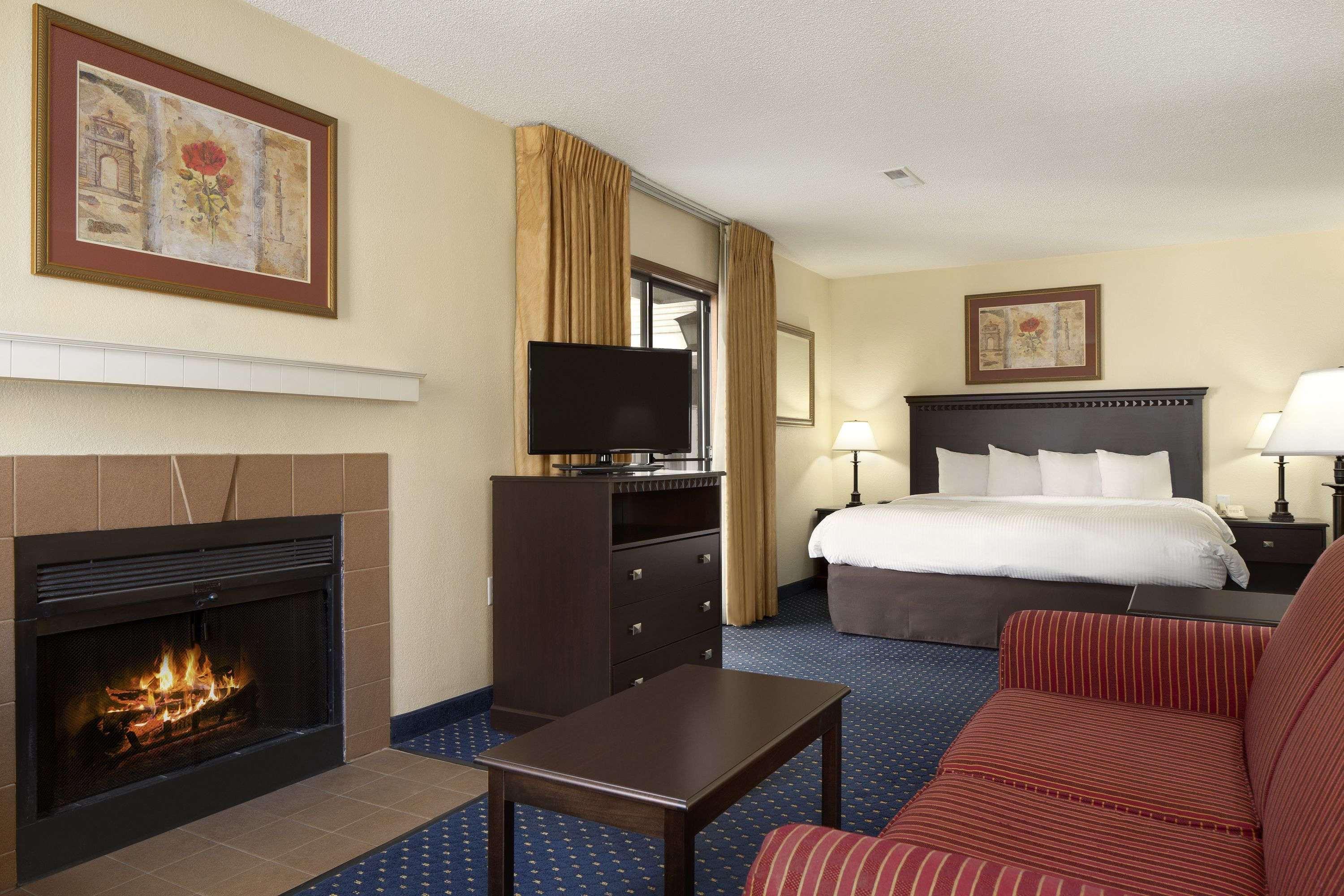 Hawthorn Extended Stay By Wyndham Fort Wayne Exterior photo
